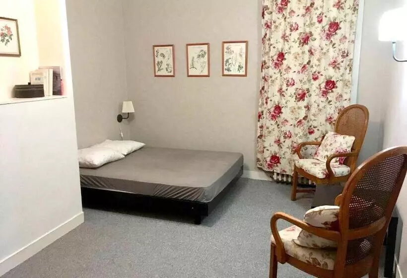 Maison Familiale Spacieuse Pres De Carrouges Avec Jardin