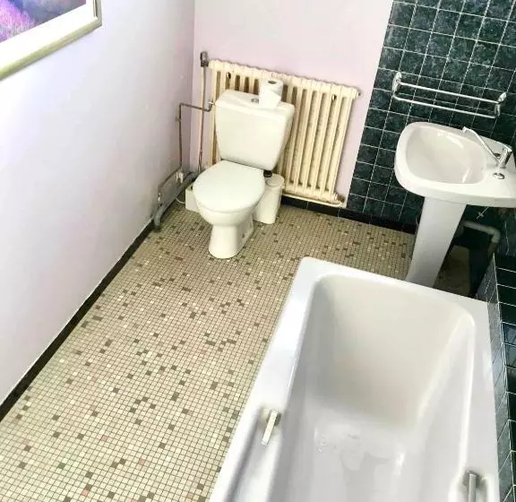 Maison Familiale Spacieuse Pres De Carrouges Avec Jardin