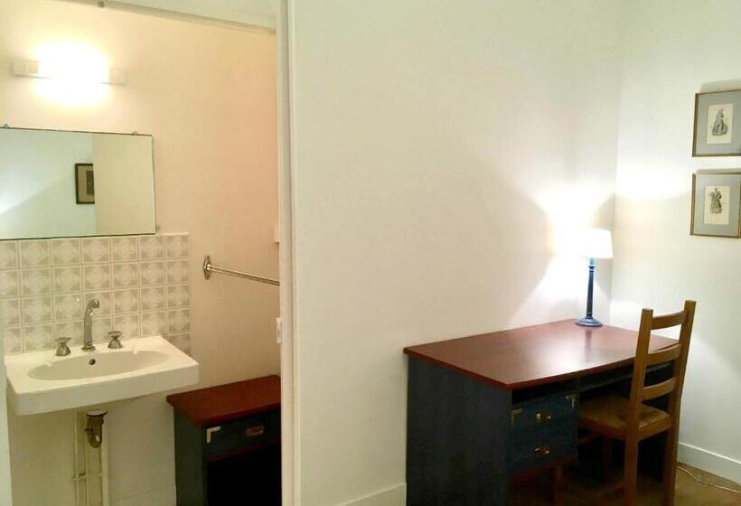 Maison Familiale Spacieuse Pres De Carrouges Avec Jardin