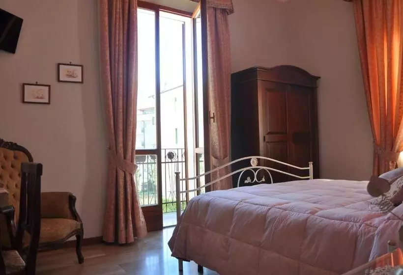 پانسیون Villa Del Poeta