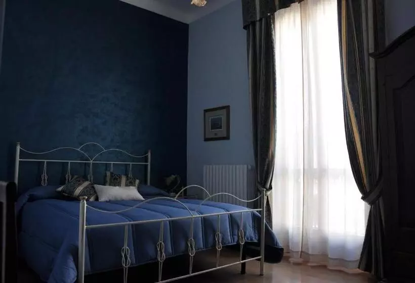 پانسیون Villa Del Poeta