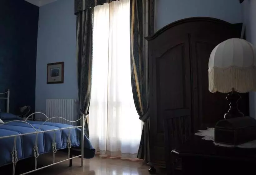 پانسیون Villa Del Poeta