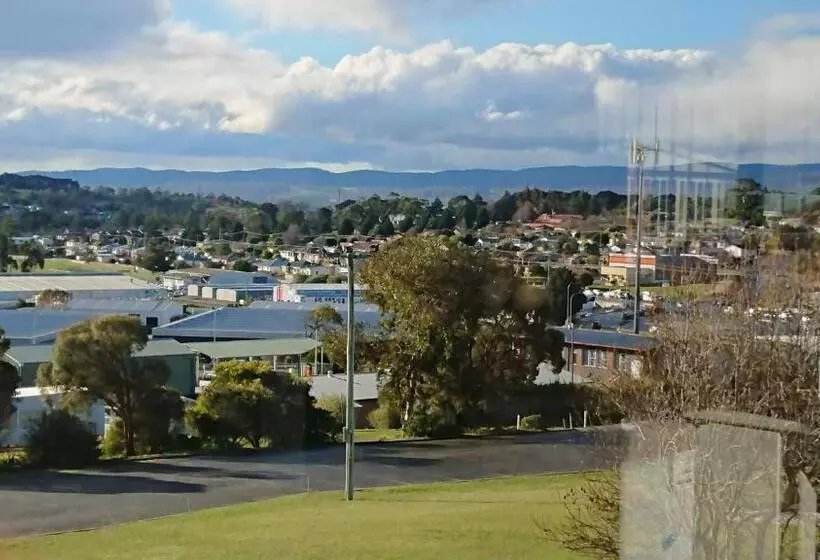 Youngtown Executive Apartments   2br Included, Free Parking & Wifi, Sofa Bed & Cot Fee Applies