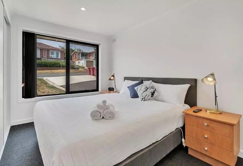 Youngtown Executive Apartments   2br Included, Free Parking & Wifi, Sofa Bed & Cot Fee Applies