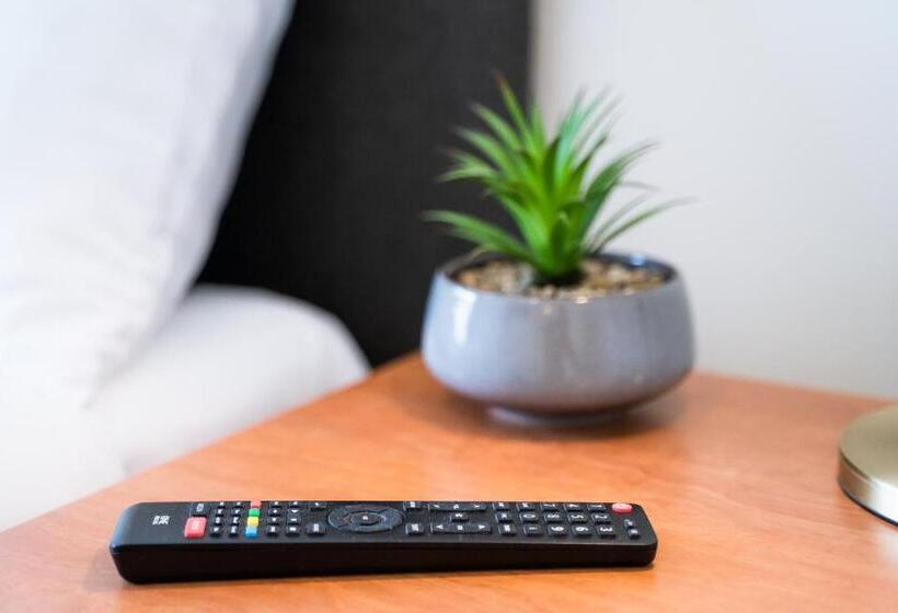 Youngtown Executive Apartments   2br Included, Free Parking & Wifi, Sofa Bed & Cot Fee Applies