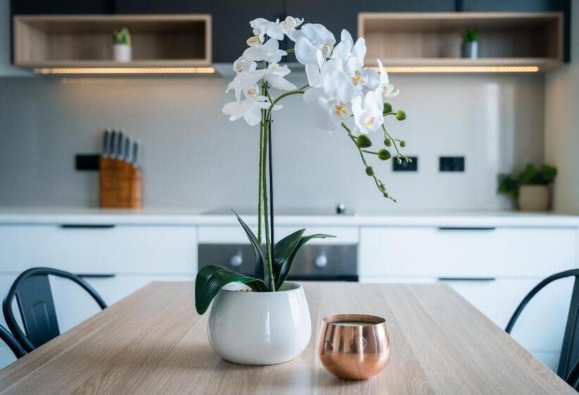 Youngtown Executive Apartments   2br Included, Free Parking & Wifi, Sofa Bed & Cot Fee Applies