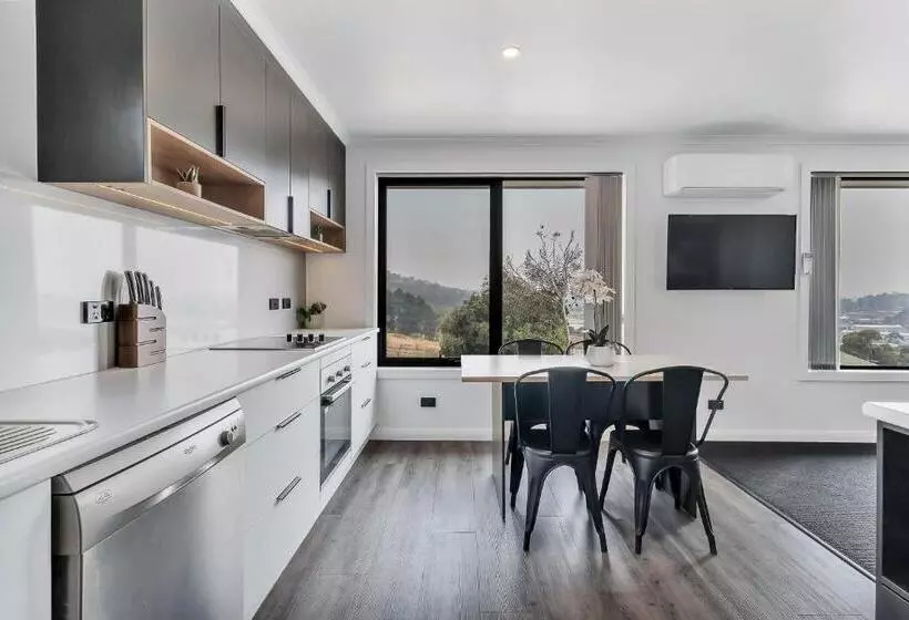 Youngtown Executive Apartments   2br Included, Free Parking & Wifi, Sofa Bed & Cot Fee Applies