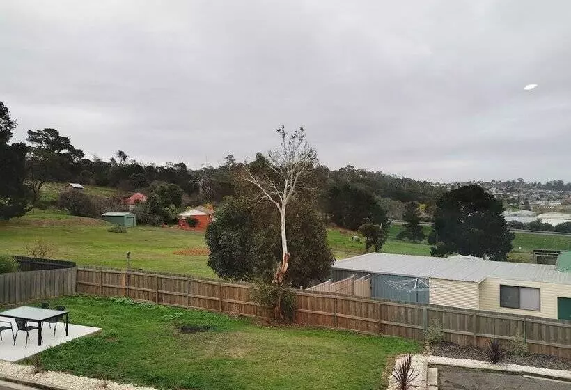 Youngtown Executive Apartments   2br Included, Free Parking & Wifi, Sofa Bed & Cot Fee Applies