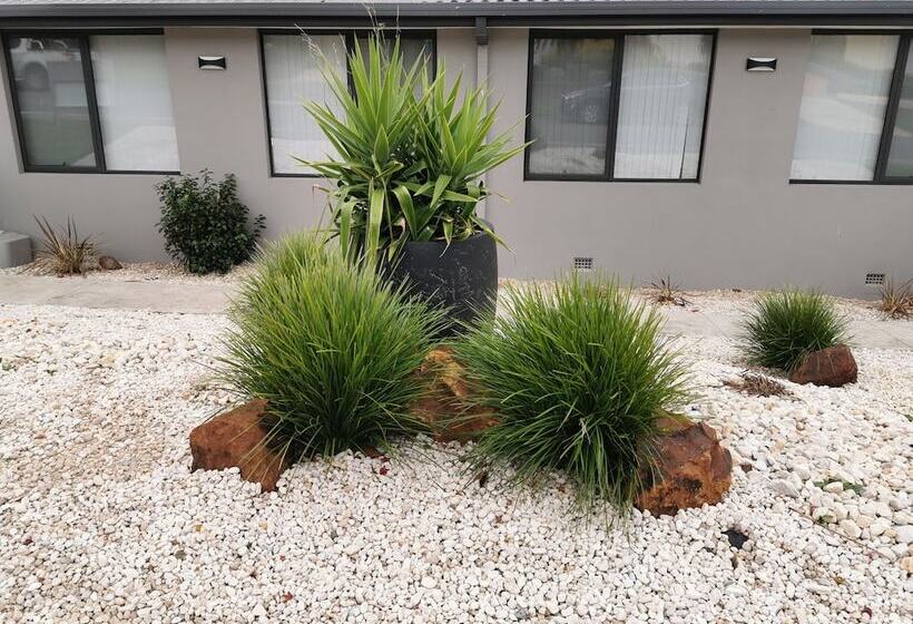 Youngtown Executive Apartments   2br Included, Free Parking & Wifi, Sofa Bed & Cot Fee Applies