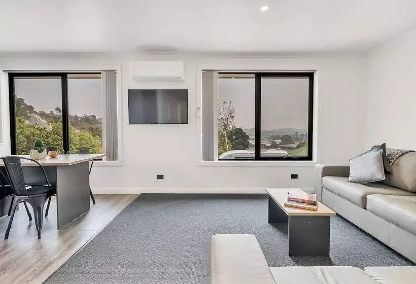 Youngtown Executive Apartments   2br Included, Free Parking & Wifi, Sofa Bed & Cot Fee Applies