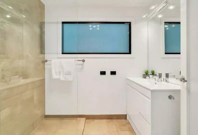 Youngtown Executive Apartments   2br Included, Free Parking & Wifi, Sofa Bed & Cot Fee Applies