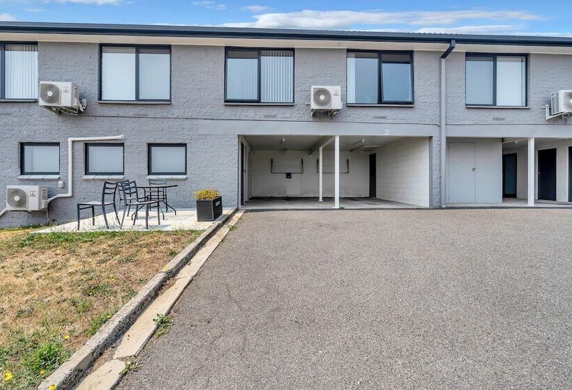 Youngtown Executive Apartments   2br Included, Free Parking & Wifi, Sofa Bed & Cot Fee Applies