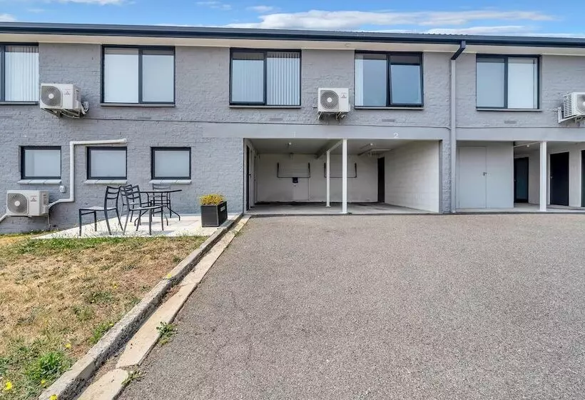 Youngtown Executive Apartments   2br Included, Free Parking & Wifi, Sofa Bed & Cot Fee Applies