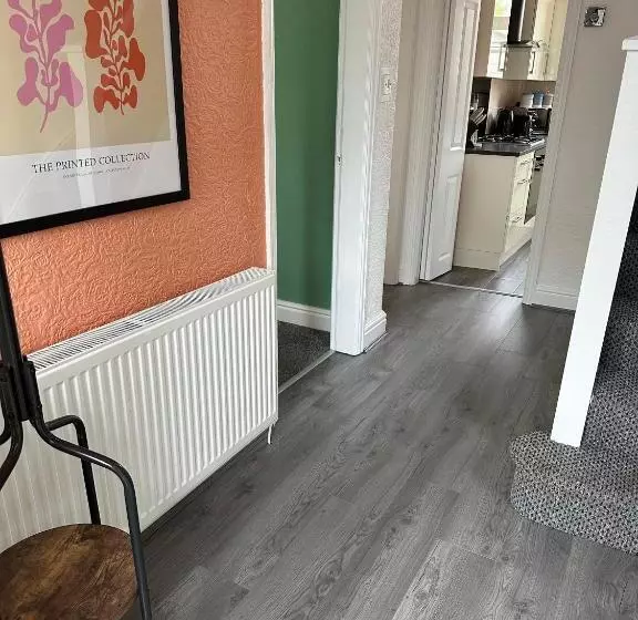 Air Host & Stay   Strawberry Fields House   3br