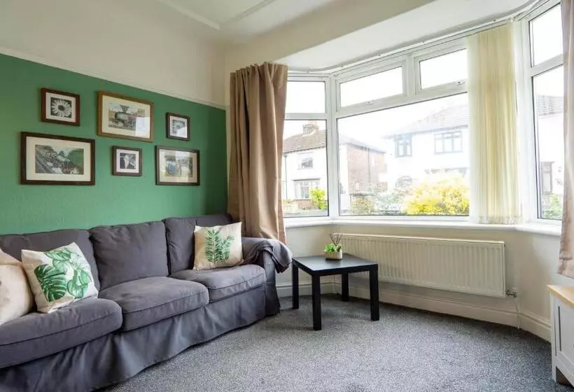 Air Host & Stay   Strawberry Fields House   3br