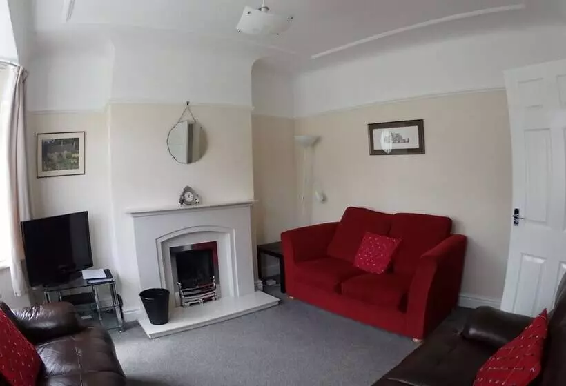 Air Host & Stay   Strawberry Fields House   3br