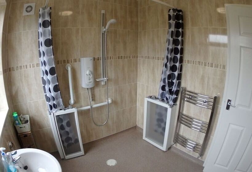 Air Host & Stay Strawberry Fields House 3br