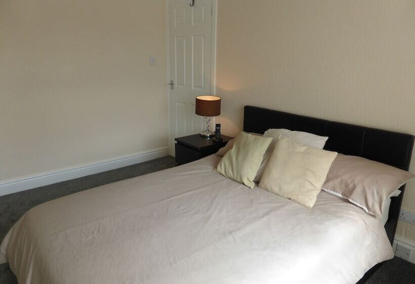 Air Host & Stay Strawberry Fields House 3br