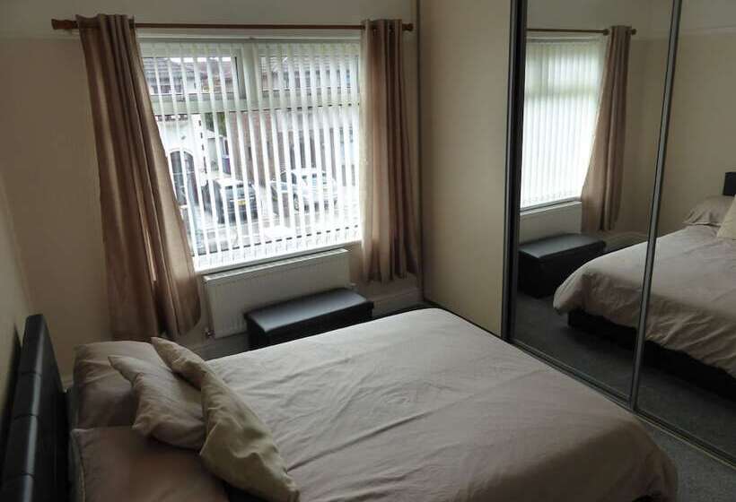 Air Host & Stay Strawberry Fields House 3br