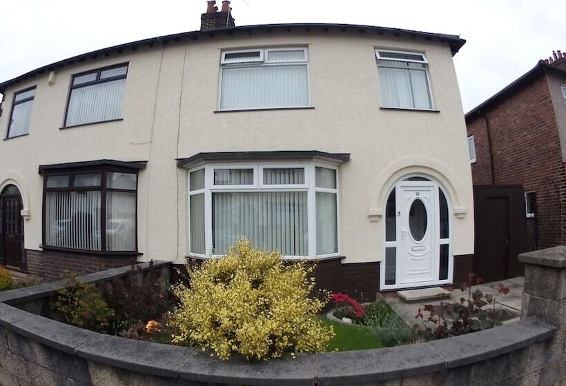 Air Host & Stay Strawberry Fields House 3br