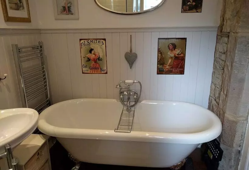 Cragowlet House East