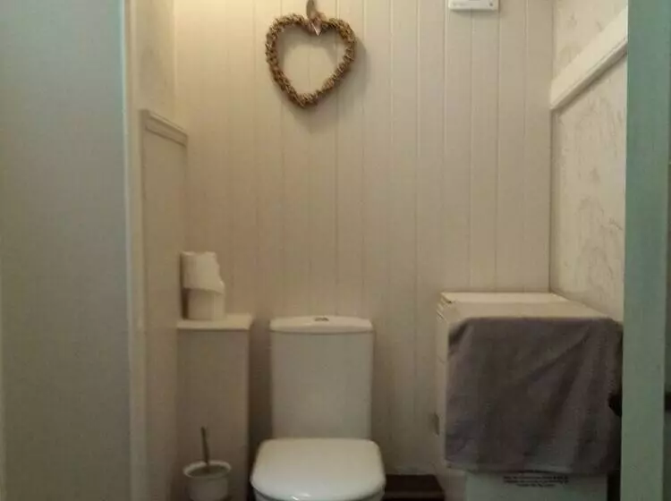 Cragowlet House East