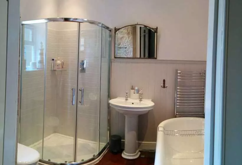 Cragowlet House East