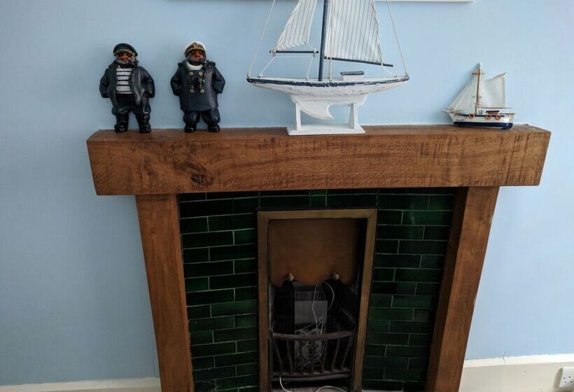 Cragowlet House East