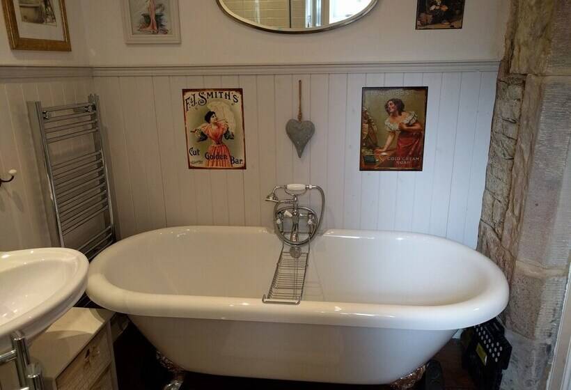 Cragowlet House East