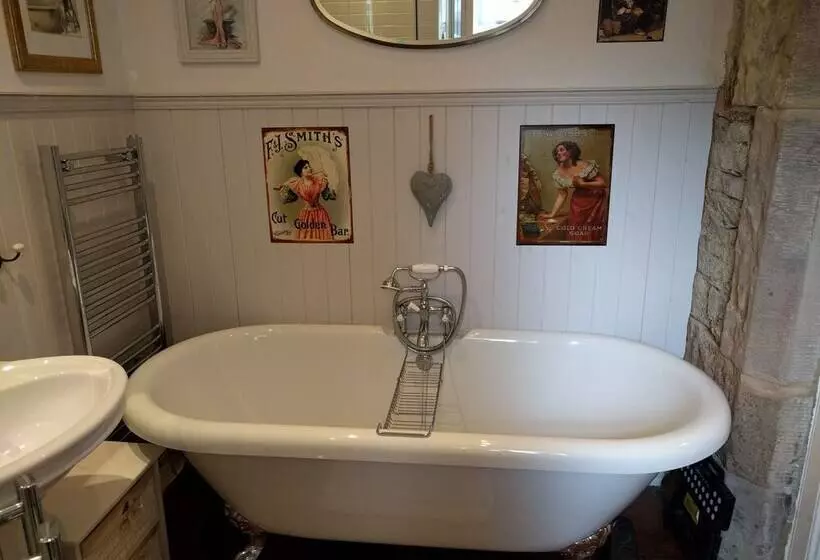 Cragowlet House East