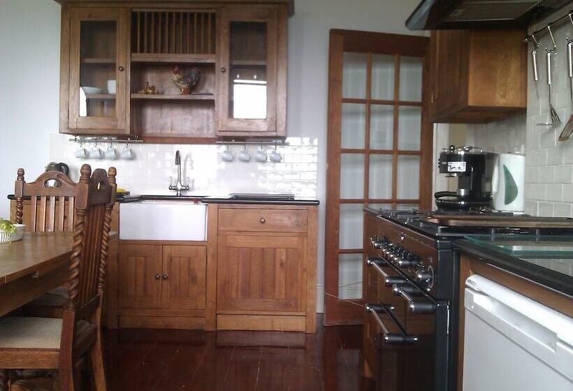 Cragowlet House East