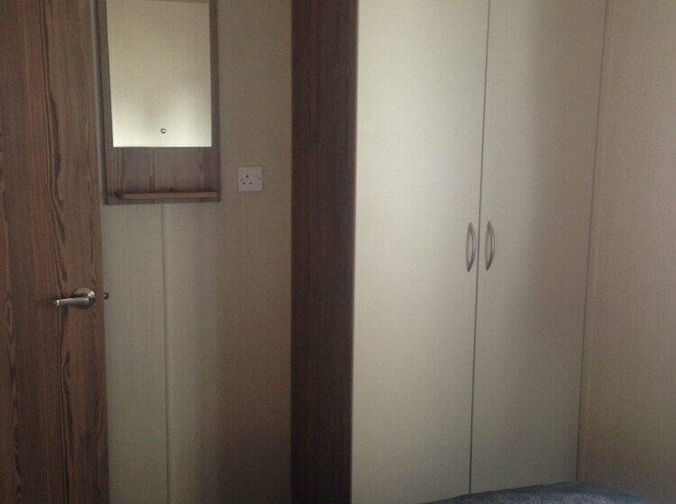 Отель Lakeside East