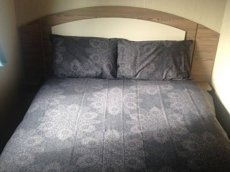 Отель Lakeside East