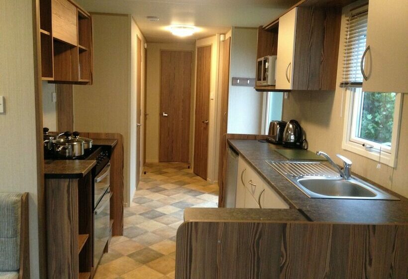 Отель Lakeside East