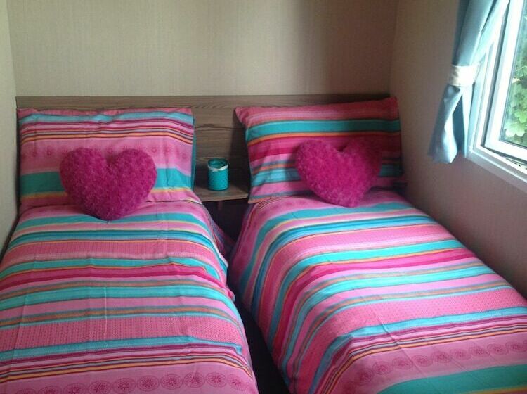 Отель Lakeside East