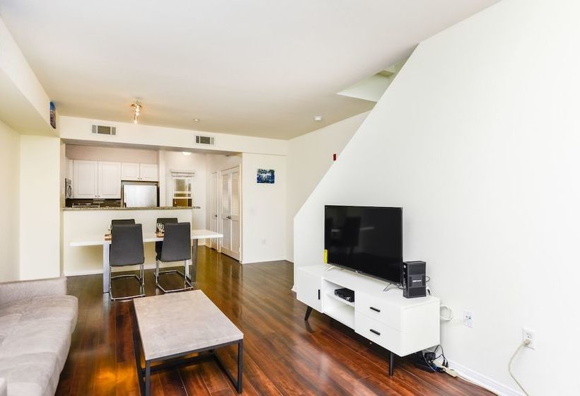 Pelicanstay In Downtown San Diego