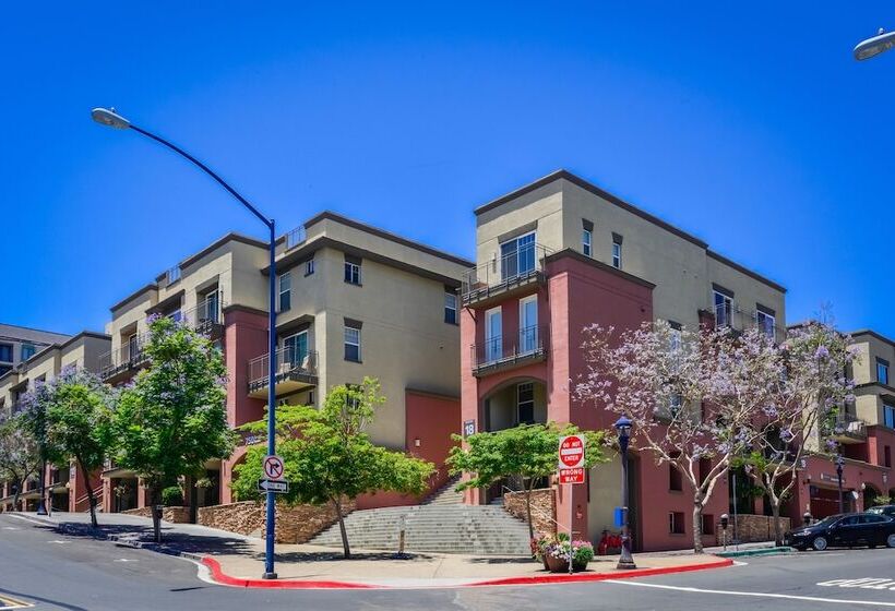 Pelicanstay In Downtown San Diego