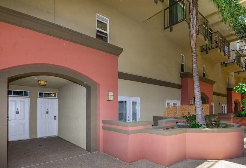 Pelicanstay In Downtown San Diego