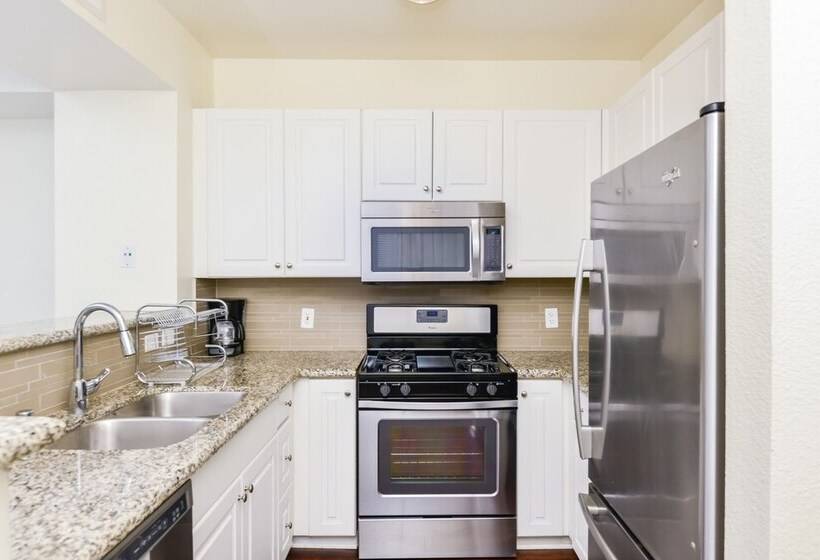 Pelicanstay In Downtown San Diego