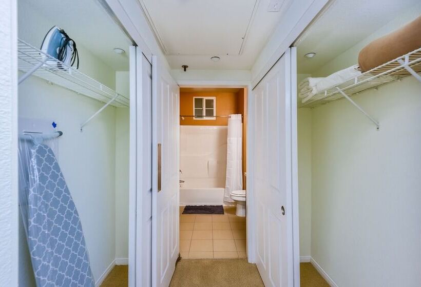 Pelicanstay In Downtown San Diego