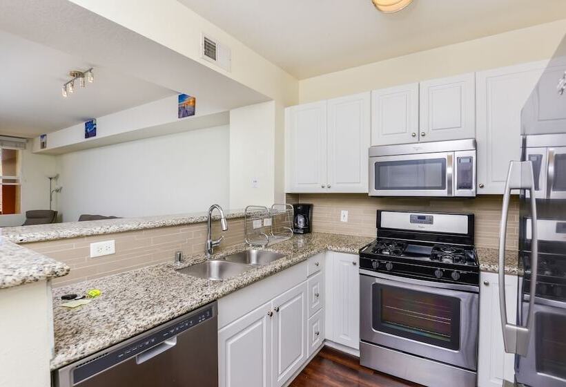 Pelicanstay In Downtown San Diego