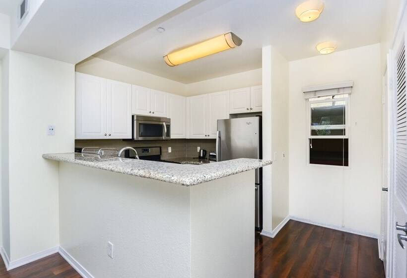 Pelicanstay In Downtown San Diego