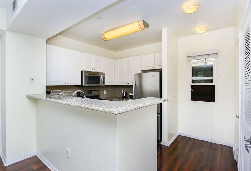 Pelicanstay In Downtown San Diego