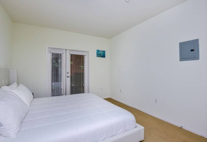 Pelicanstay In Downtown San Diego