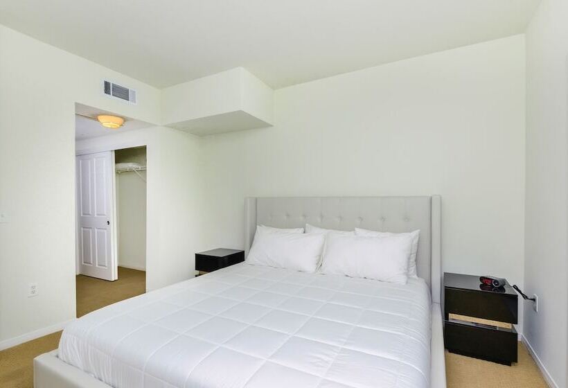 Pelicanstay In Downtown San Diego