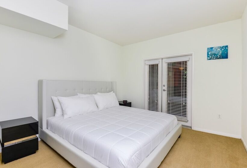 Pelicanstay In Downtown San Diego