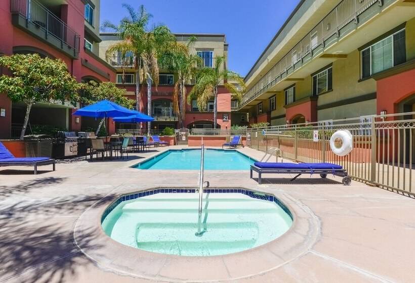 Pelicanstay In Downtown San Diego