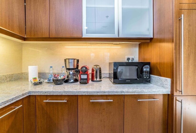 Yanjoon Holiday Homes   Standpoint Tower