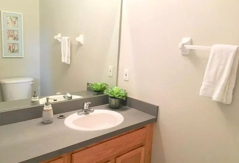 Aco238226 Emerald Island Resort 3 Bed 2.5 Baths Townhome