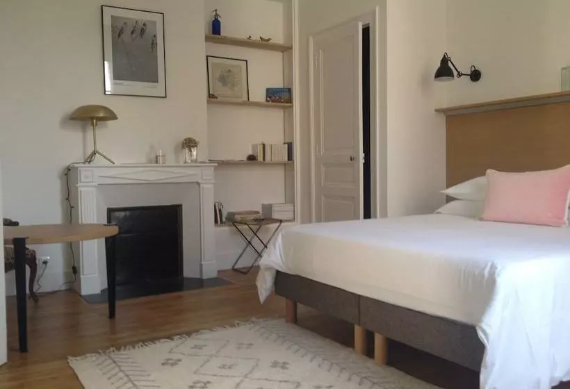 تختخواب و صبحانه La Traversière Chambres D Hôtes